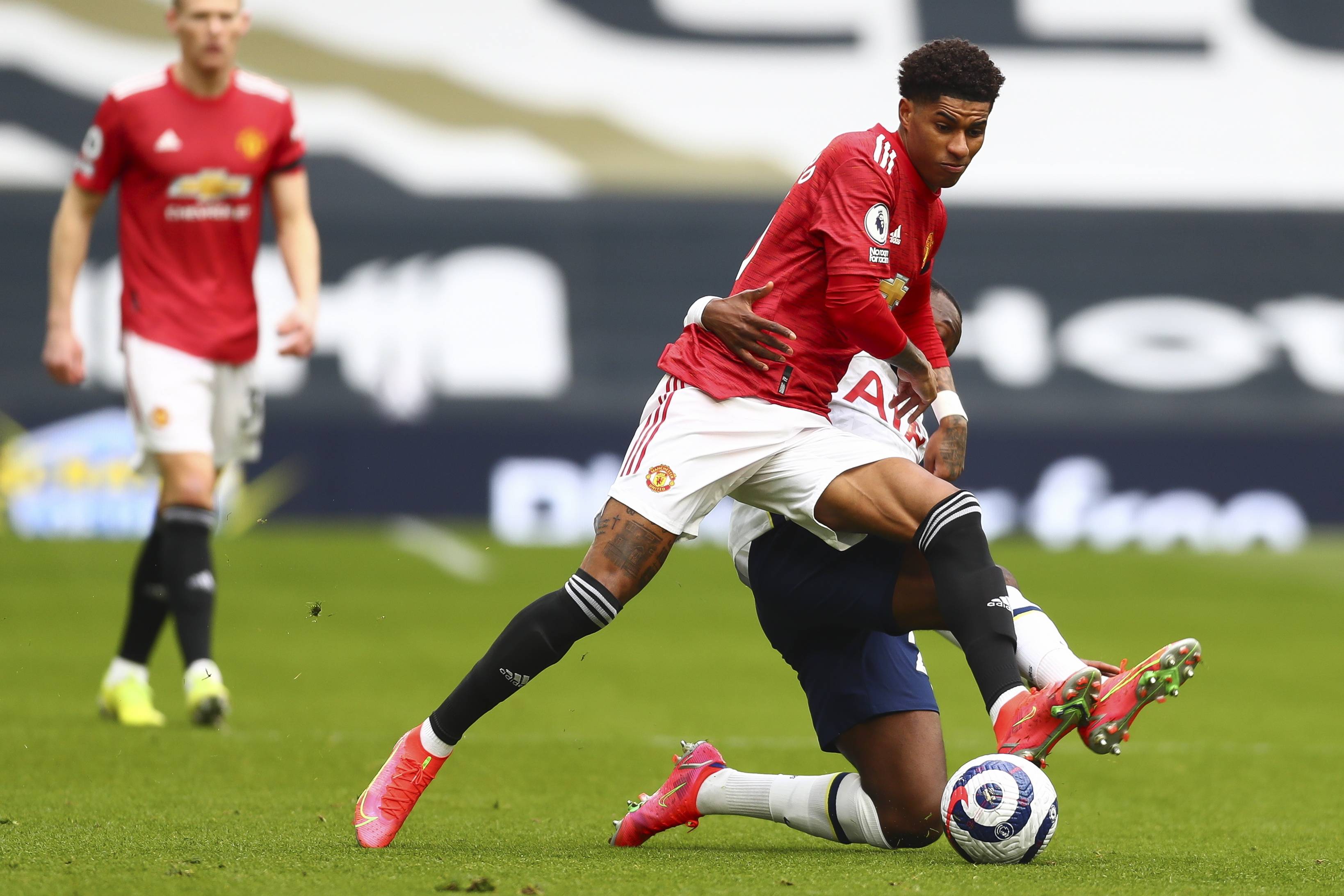 并通过队内 并通过队内